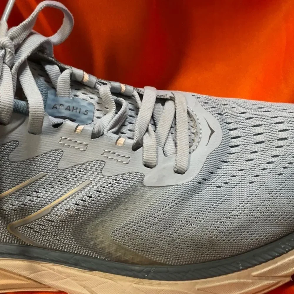 HOKA Arahi 5  Size 8 Wide